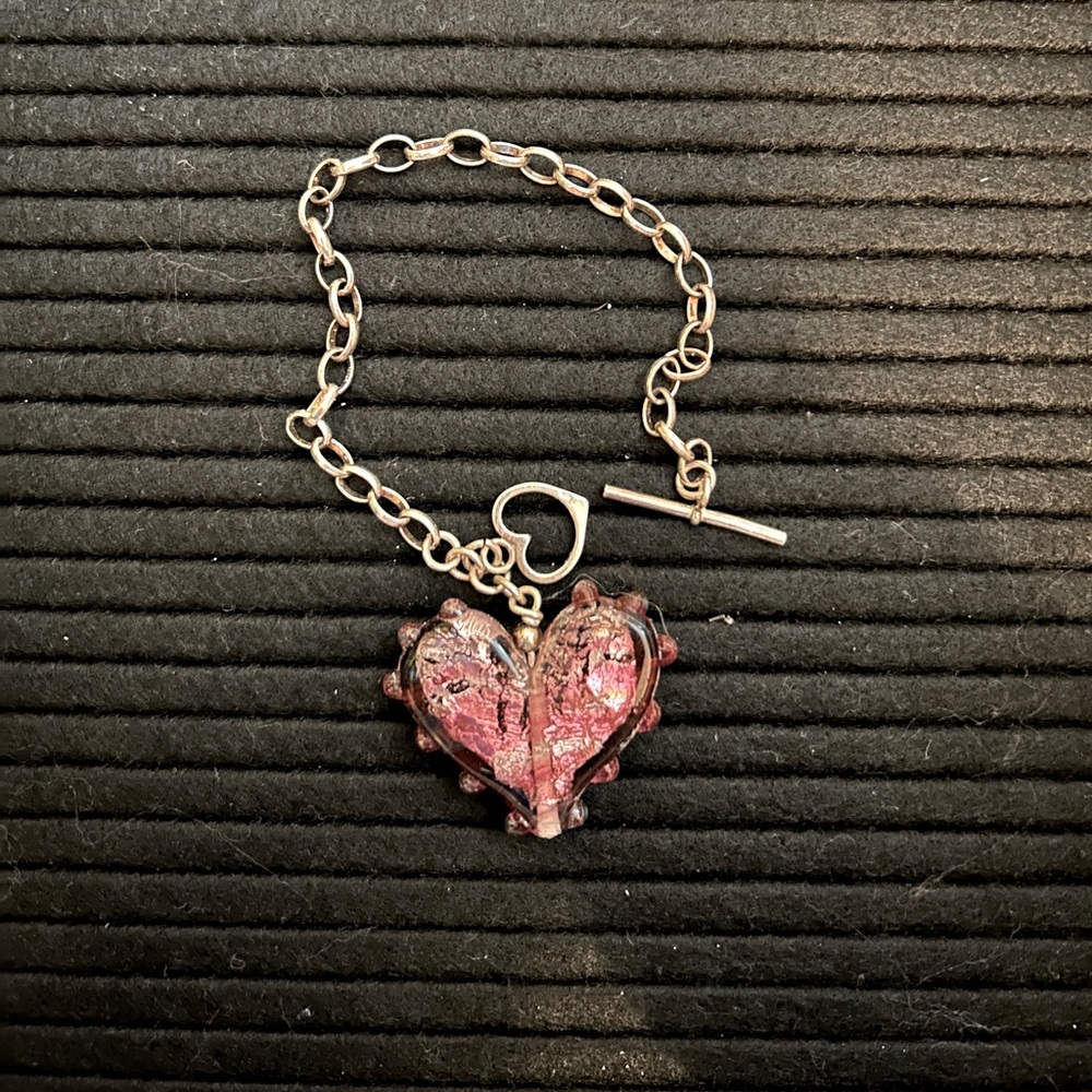 Striking silver bracelet with glass heart pendant